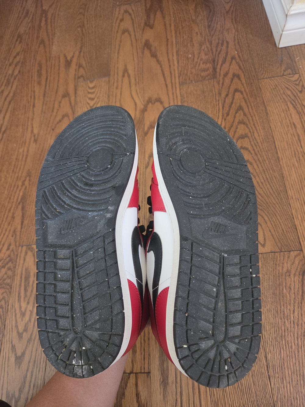 Nike Air Jordan 1 Mid Chicago Black Toe - Picture 4 of 5